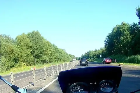 На дороге «Ярославль - Тутаев» появилась яма для туристов