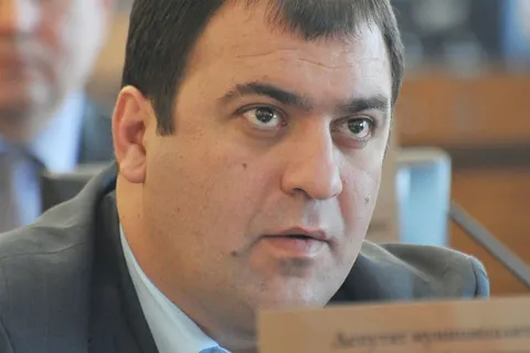 На внеочередном заседании муниципалитета Ярославля внесли поправки в бюджет. Фоторепортаж