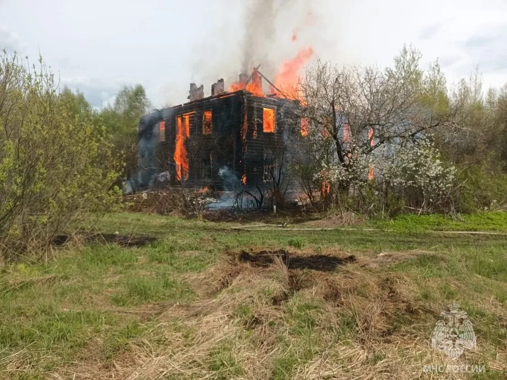 Под Переславлем подожгли бывшее общежитие