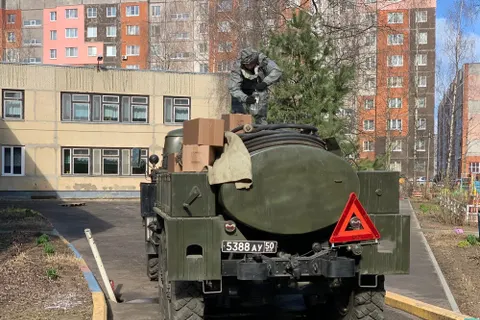 Дезинфекцию ярославских детсадов начали военные: видео зачистки от COVID-19