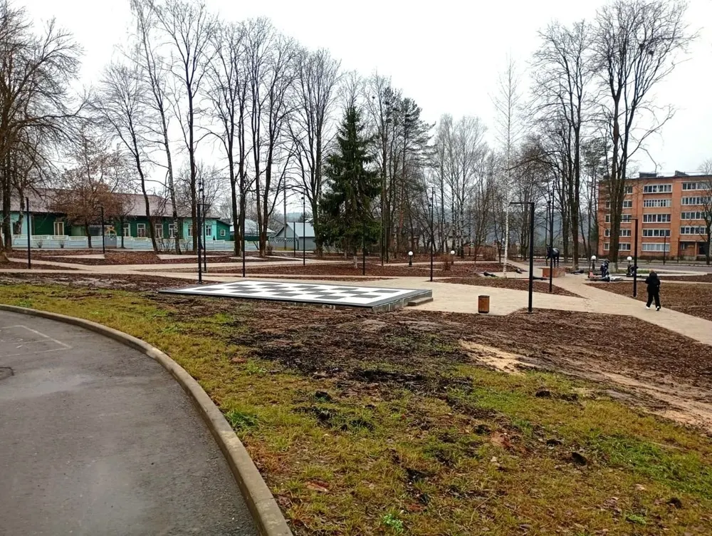 В Данилове в рамках нацпроекта продолжается ремонт двух площадей