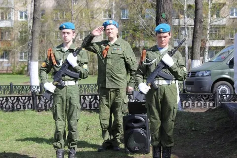 В Ярославле открыли памятник боевой машине десанта