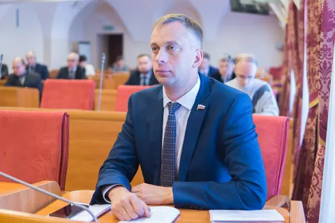 «Мэ» и «Жо»   народного избранника  Павла Дыбина 
