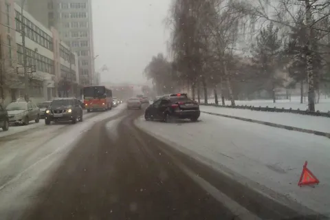 Ярославль застрял в пробках из-за погоды
