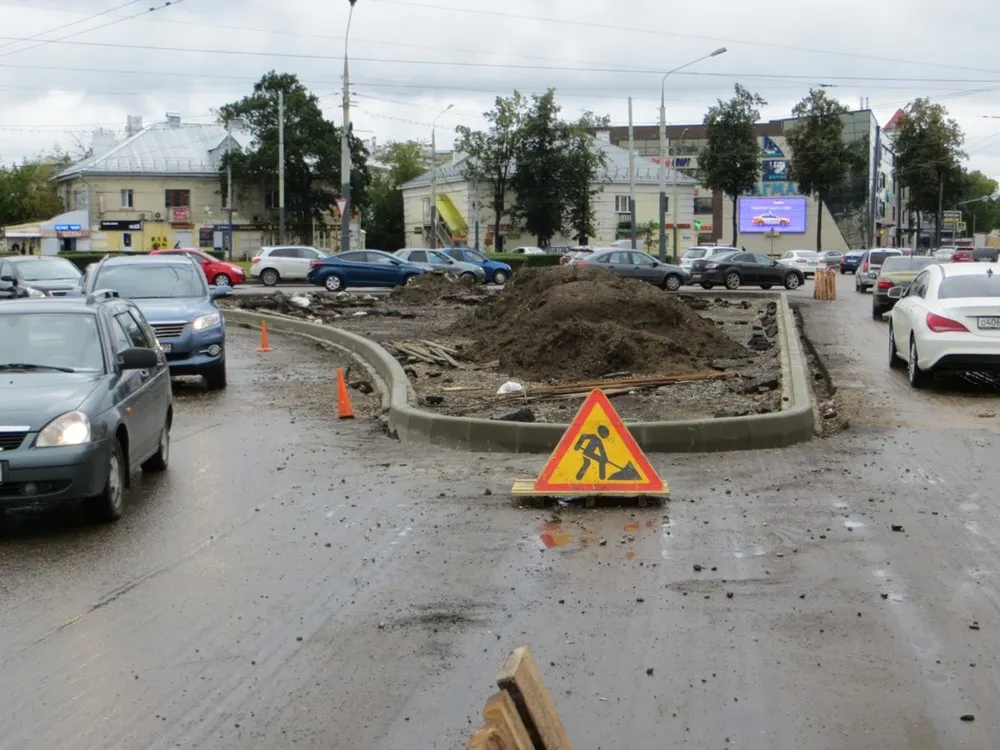 Мэр Ярославля поручил разобраться с пробками на Октябрьской площади