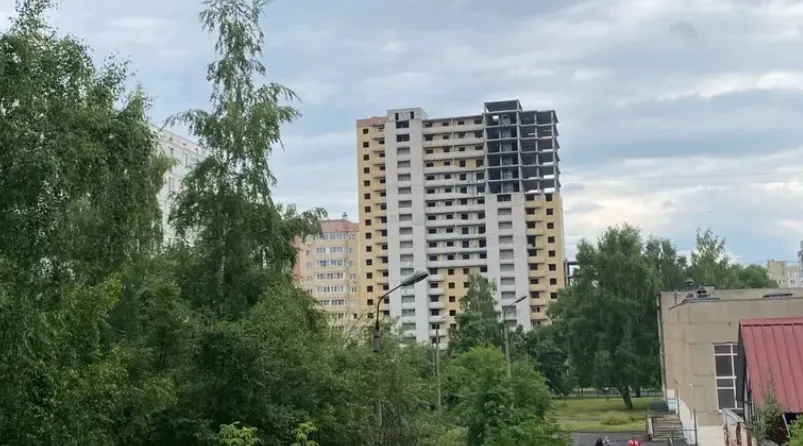 В Ярославле не смогли продать недострой на Саукова