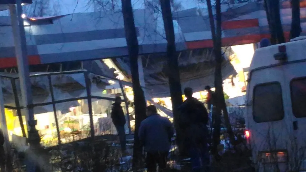В Рыбинске во время урагана снесло крышу супермаркета