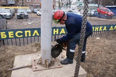 Незаконные рекламные конструкции в Ярославле демонтируются