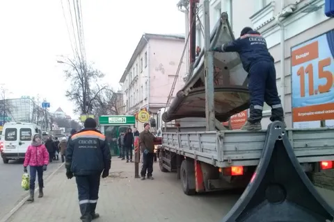 За неделю в Ярославле демонтировано 12 незаконных рекламных конструкций