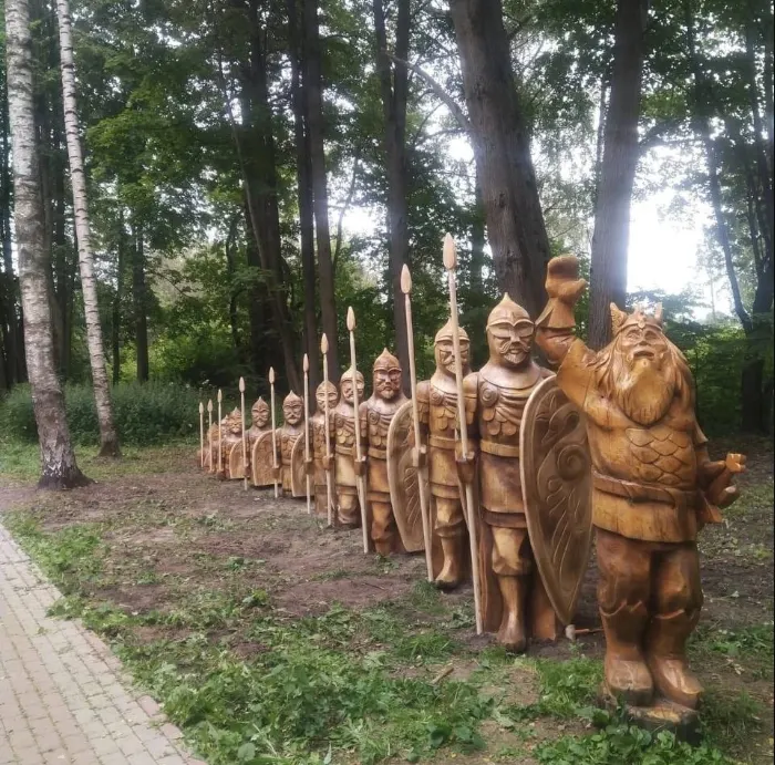 В посёлке под Ярославлем появились сказочные богатыри