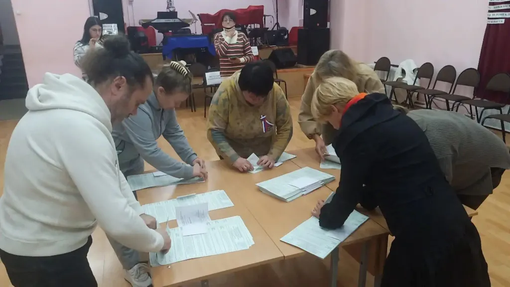 Лисицын и Молчанов лидируют на выборах в Госдуму по подсчетам избиркома