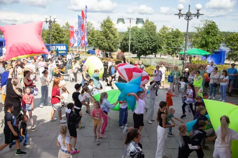 В Ярославле на Дне физкультурника работала семейная площадка от Сбера