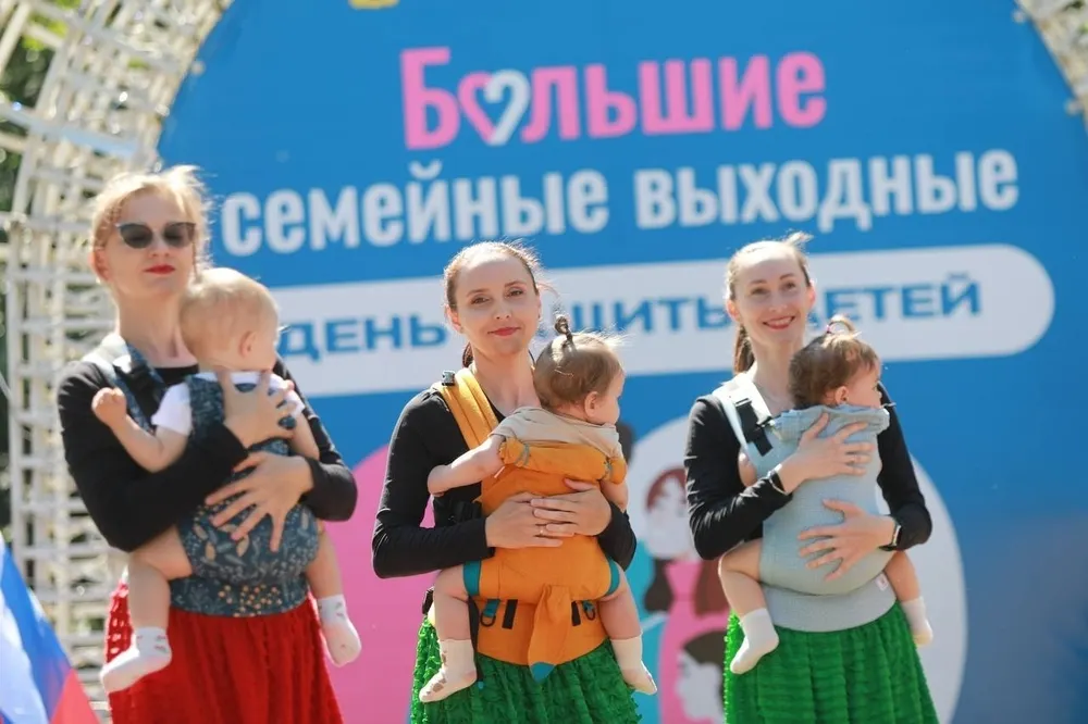 Молодые ярославцы смогут получить 300 тысяч при рождении третьего ребёнка
