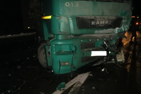 В Ярославской области в ДТП с фурой погиб водитель легковушки