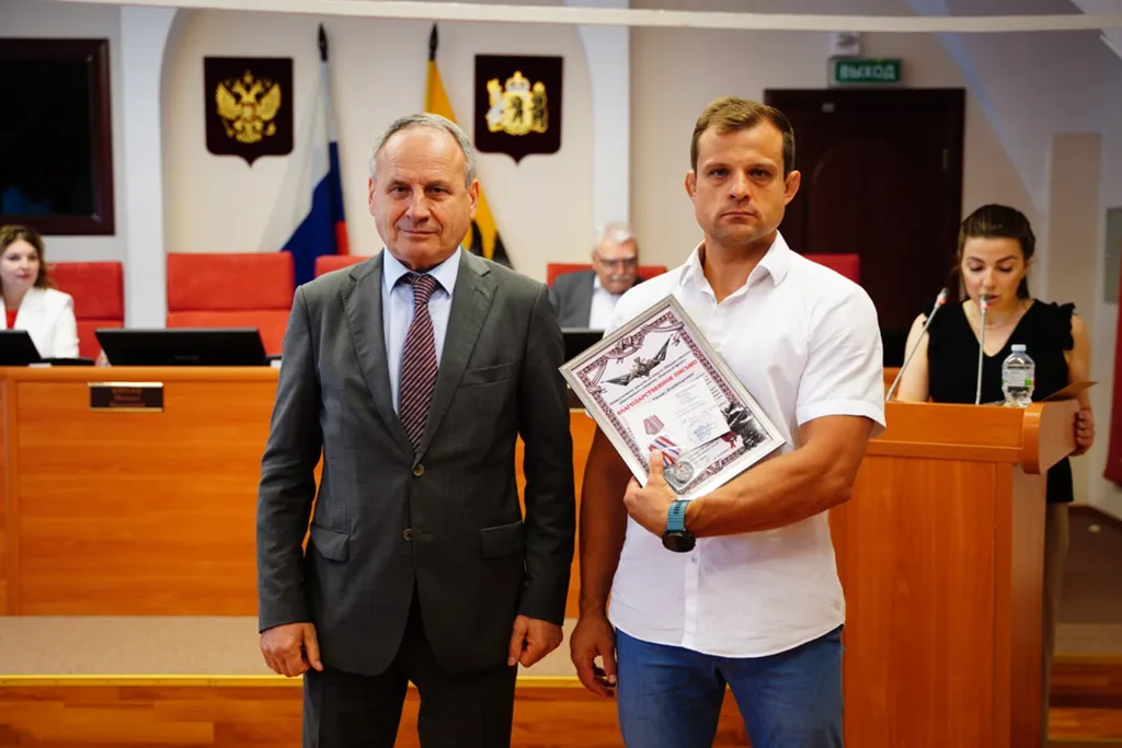 В Думе вручены награды ярославским волонтерам, помогающим бойцам СВО