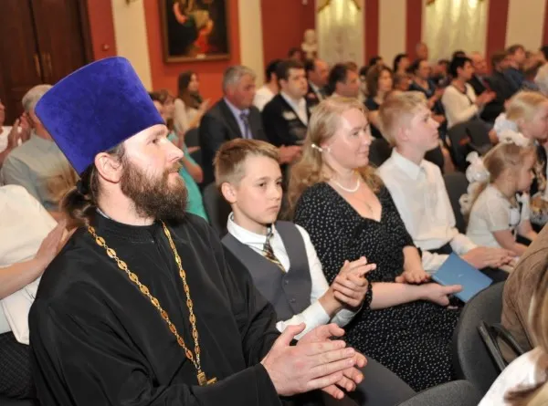 Одиннадцать ярославских семей награждены медалями «За верность родительскому долгу»