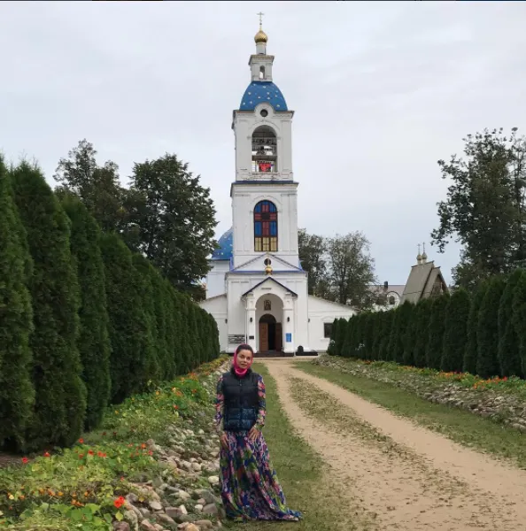 Наташа Королева побывала в Николо-Сольбинском монастыре в Ярославской области