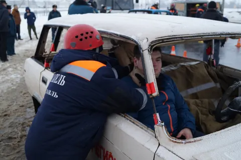 В Ярославле сотрудники МЧС «спасали детей, попавших в аварию»