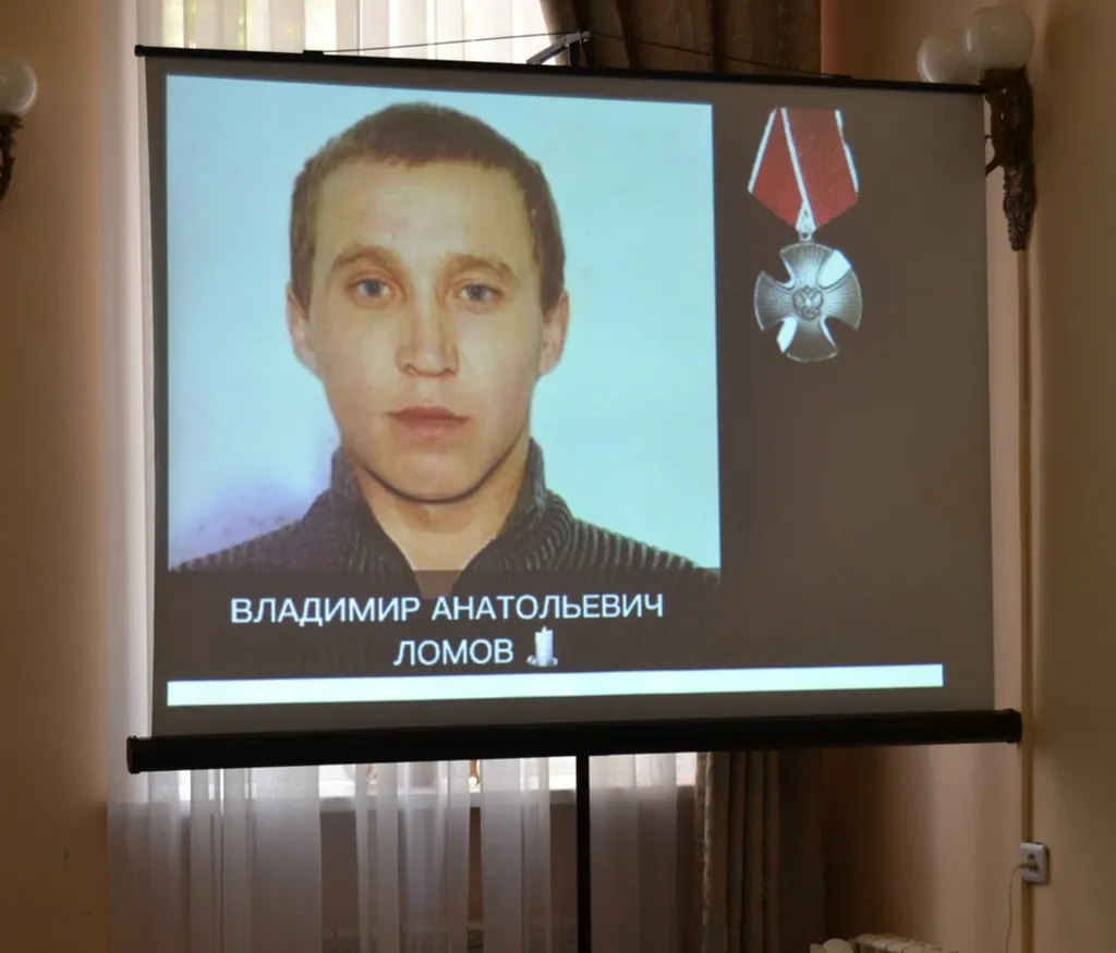 В Гаврилов-Яме родственникам погибшего на СВО вручили орден Мужества