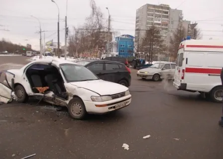 В Ярославле произошло тройное столкновение 