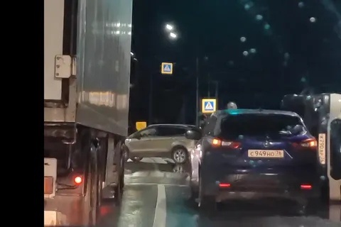 В Ярославле перевернулась машина скорой помощи