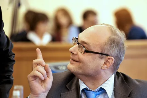 Шестнадцать мгновений из жизни двух директоров департаментов мэрии Ярославля Владимира Евдокимова и Бориса Буракова. С фото