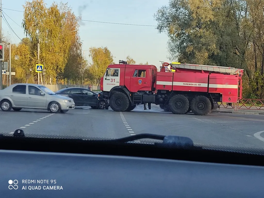В Ярославле на проспекте Фрунзе произошло ДТП