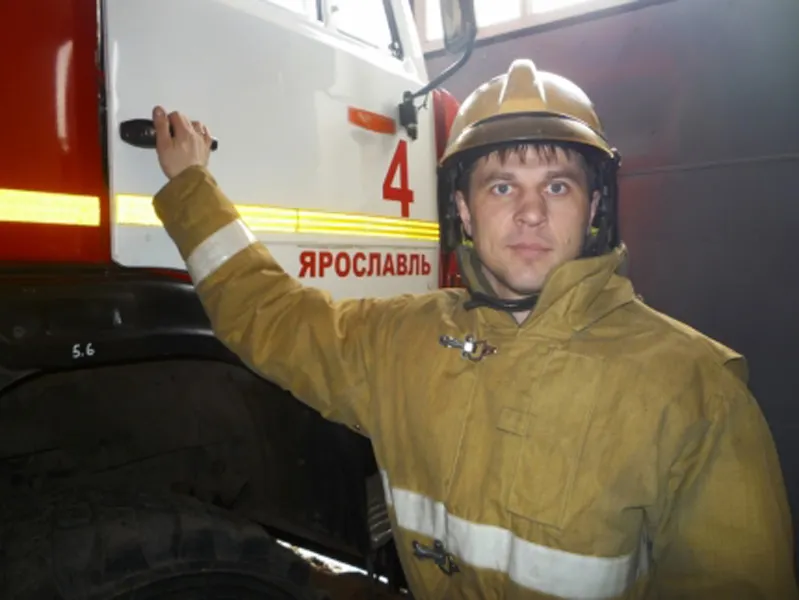 Ярославский пожарный вынес из огня маму с младенцем
