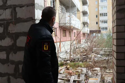 В Ярославле детский омбудсмен требует ограничить доступ к опасному недострою