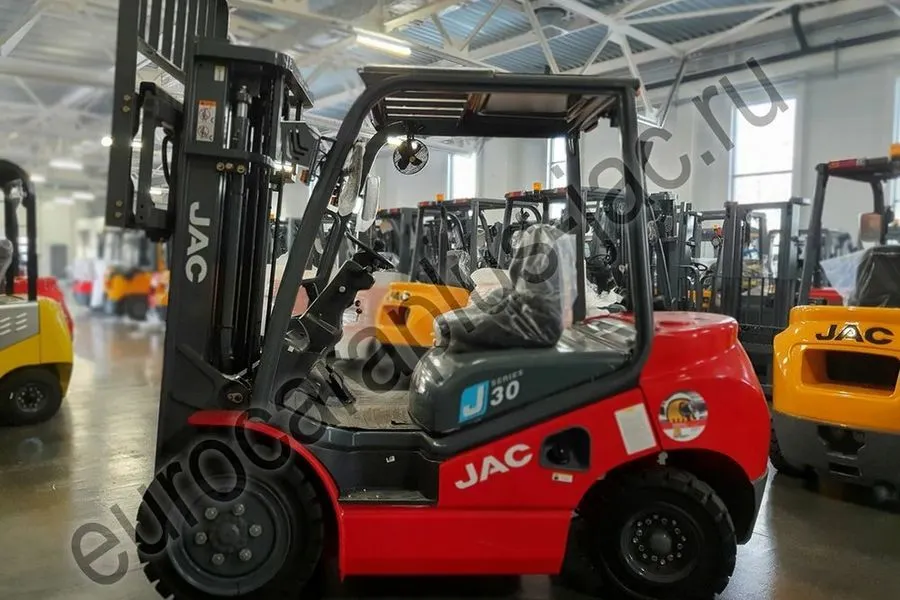 Особенности трёхтонного вилочного погрузчика JAC