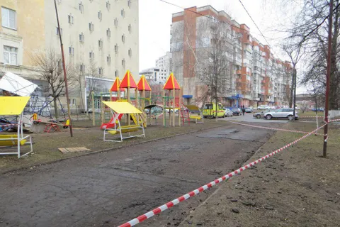 Обрушение строительных лесов в Ярославле: фоторепортаж