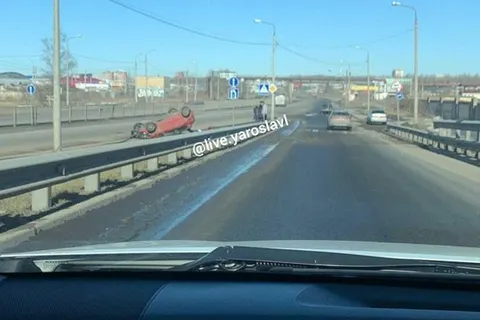 Форсаж по-ярославски: опасные кульбиты автомобиля попали на видео