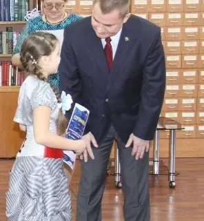 Рыбинская школьница написала стихи для космонавта