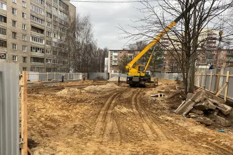 «Нам не нужен пятый магазин!»: зампред ярославского правительства не смог успокоить протестующих жителей