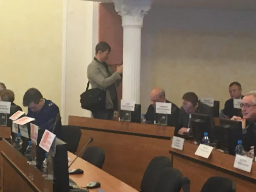 Фракция КПРФ покинула зал заседаний муниципалитета