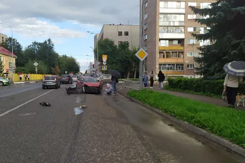 В Рыбинске иномарка врезалась в «Скорую помощь»