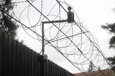 В Ярославле пытался убежать из СУВСИГ ожидающий депортации узбек