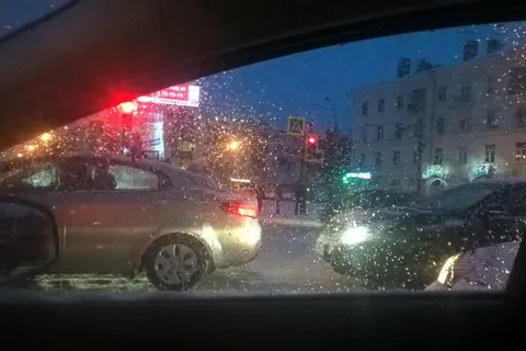 ДТП с автобусом в центре Ярославля парализовало движение 