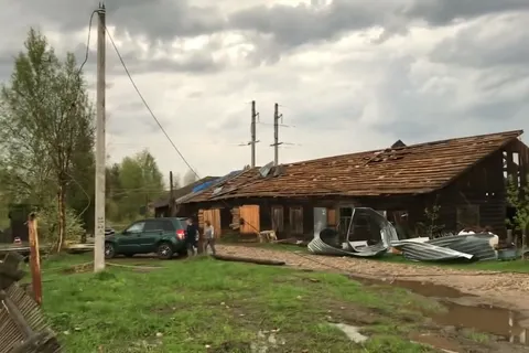 600 жителей Любима из-за смерча остаются без света