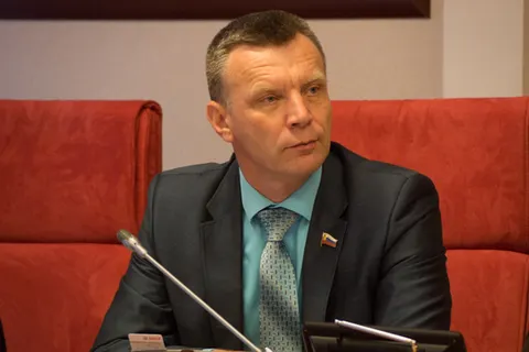 В Рыбинске за транспортными картами выстраиваются длинные очереди
