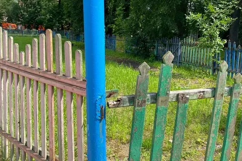 В ярославском парке демонтируют бесплатный детский городок