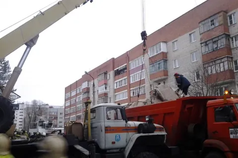 СМИ: от взрыва газа пострадали пятнадцать квартир