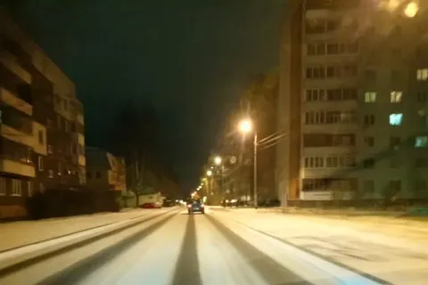 «Город в снежной каше»: в Ярославль пришел день жестянщика