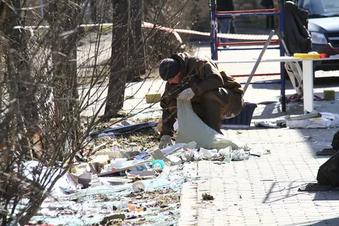В Рыбинске демонтируют часть фасада обрушившегося супермаркета