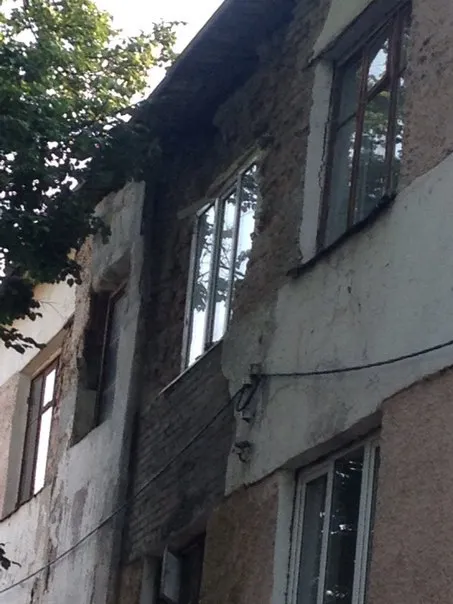 В жилом доме в Ярославле рухнула часть стены