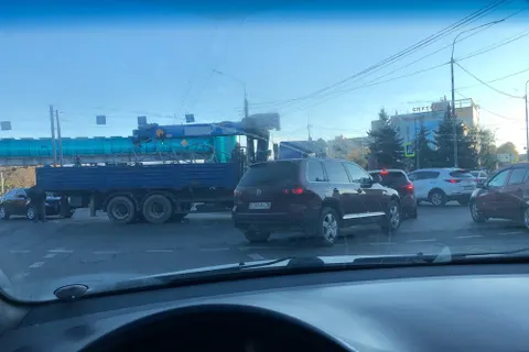 В Ярославле Московский проспект перекрыт из-за аварии