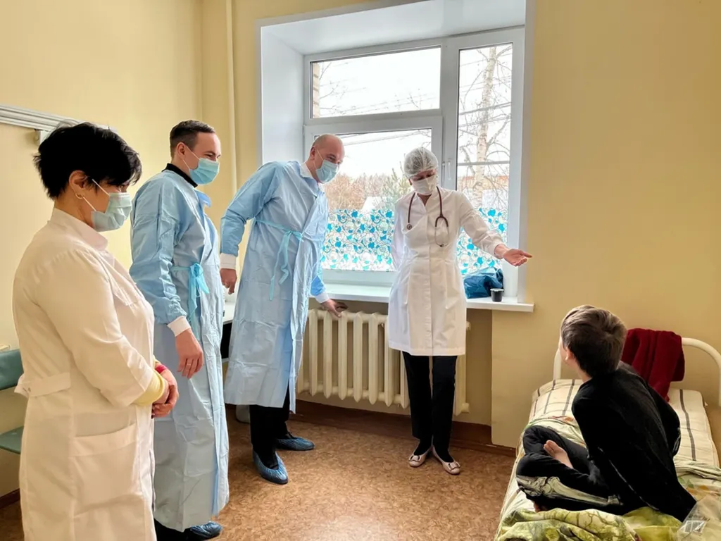 «Заклеивание щелей не помогает»: ярославские депутаты проверили Ростовскую ЦРБ