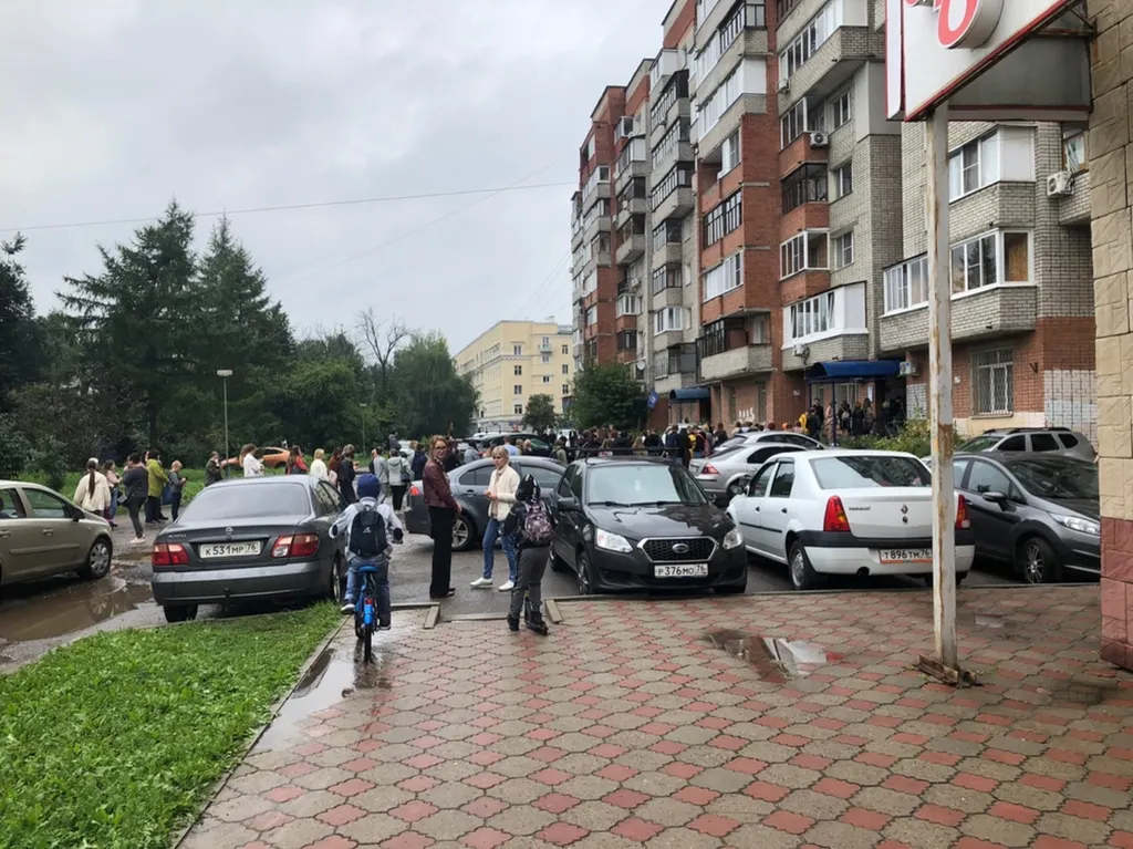 В Ярославле выстроилась гигантская очередь за школьными проездными