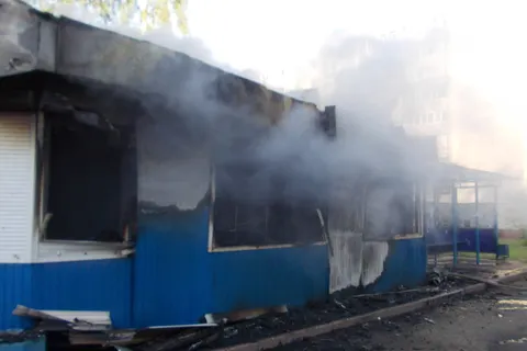 В Ярославле горел остановочный комплекс