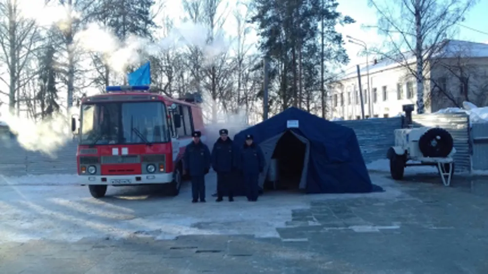 В Ярославле около Успенского собора развернут мобильный пункт обогрева